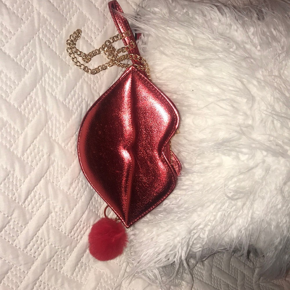 Red lip purse